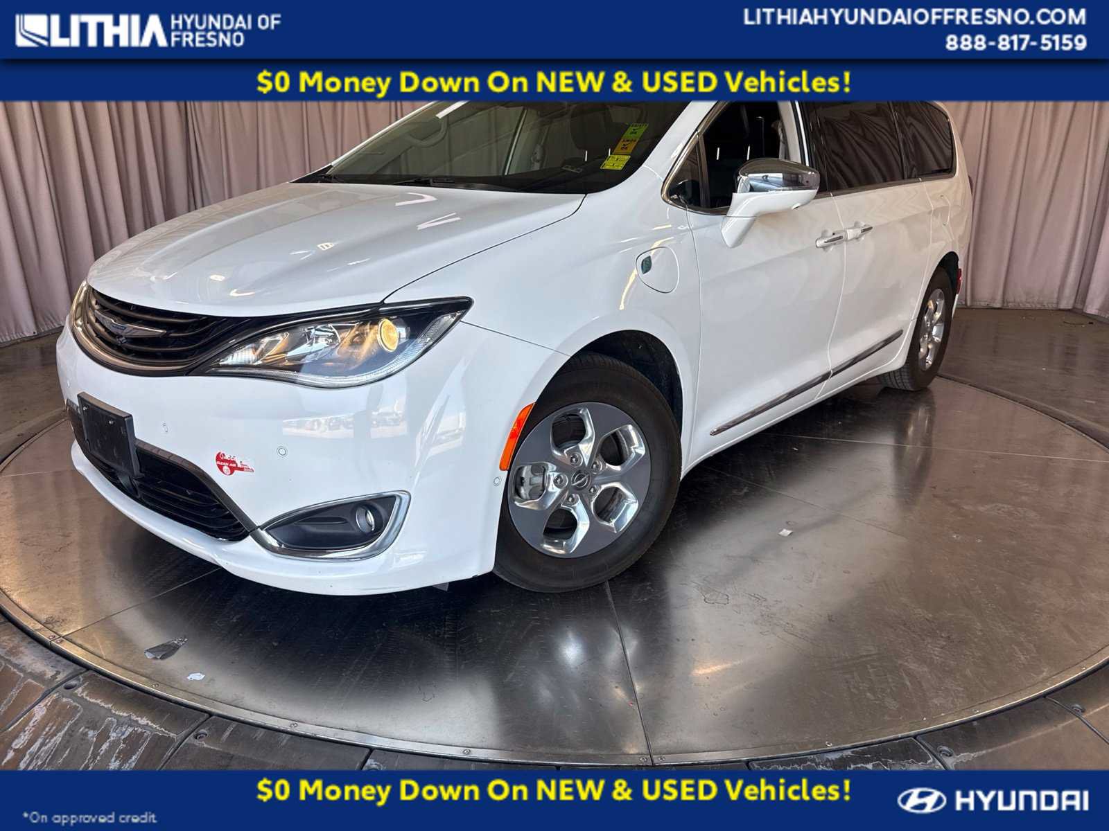 Used 2018 Chrysler Pacifica Limited w/ Advanced Safetytec Group FWD image 1