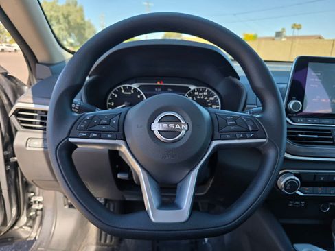 Used 2025 Nissan Altima 2.5 SV FWD image 28