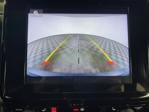 Used 2024 Jeep Grand Cherokee Laredo w/ Luxury Tech Group I image 23