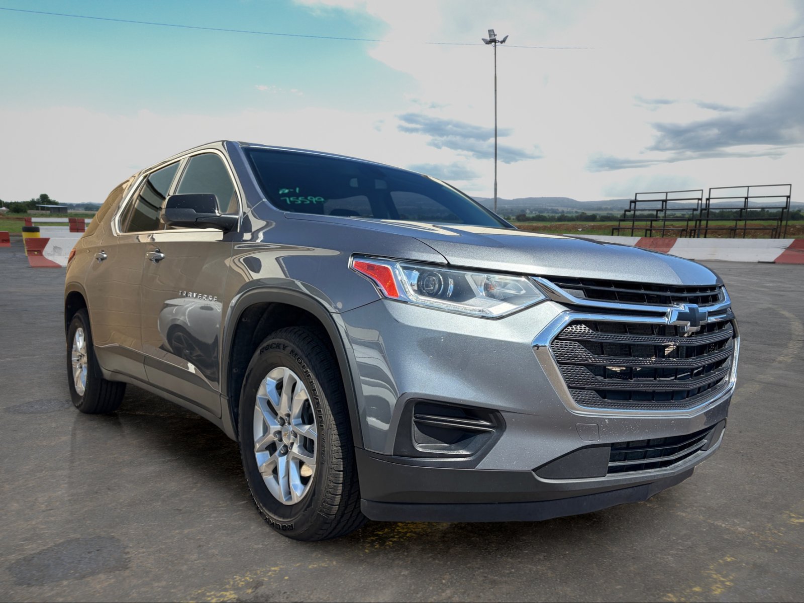 Used 2021 Chevrolet Traverse LS FWD image 2