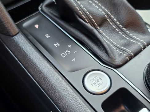 Used 2023 Volkswagen Atlas SE image 37