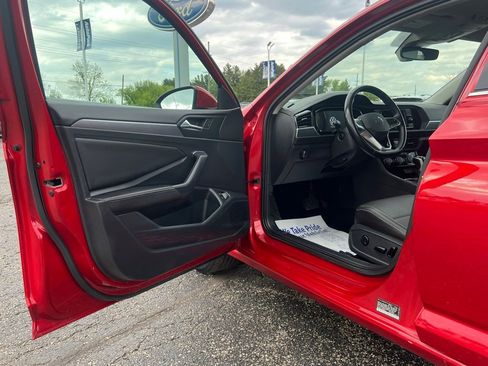 Used 2023 Volkswagen Jetta SE FWD image 9