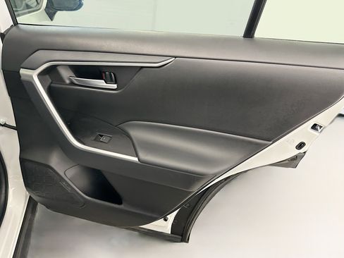 Used 2025 Toyota RAV4 XLE image 33