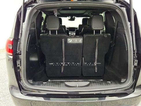 Used 2021 Chrysler Pacifica Touring-L w/ Premium & Safety Sphere Group AWD/4WD image 22