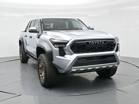 Used 2024 Toyota Tacoma Trailhunter image 3