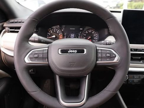 Used 2025 Jeep Compass Limited AWD/4WD image 10