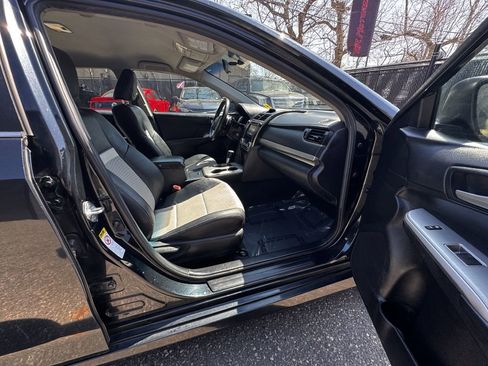 Used 2012 Toyota Camry SE FWD image 16
