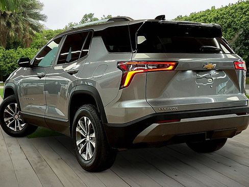 Used 2025 Chevrolet Equinox LT w/ Convenience Package II image 11