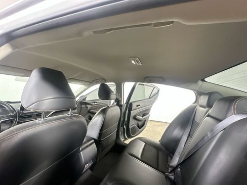 Used 2022 Nissan Altima 2.5 SR FWD image 12