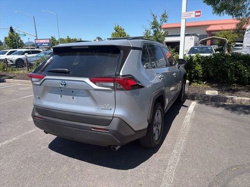 Used 2022 Toyota RAV4 LE AWD/4WD image 13