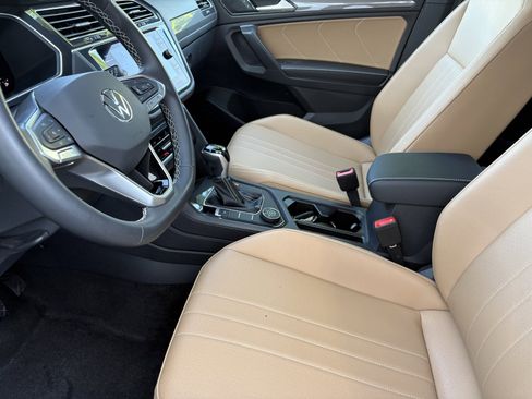 Used 2023 Volkswagen Tiguan SE AWD/4WD image 15