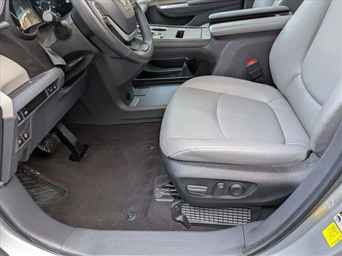 Used 2024 Toyota Sienna XLE image 15