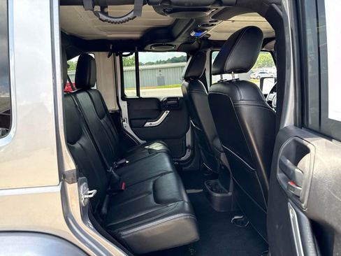 Used 2013 Jeep Wrangler Unlimited Sahara w/ Connectivity Group AWD/4WD image 13