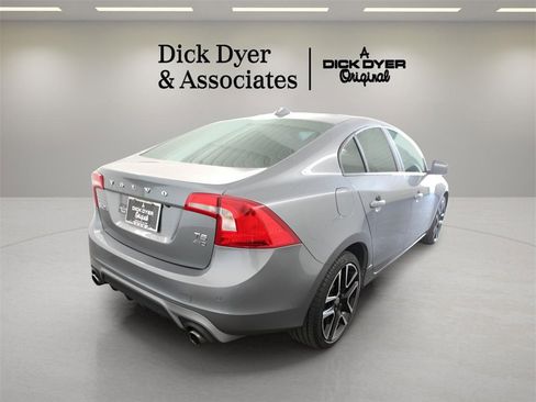 Used 2017 Volvo S60 T5 Dynamic image 4