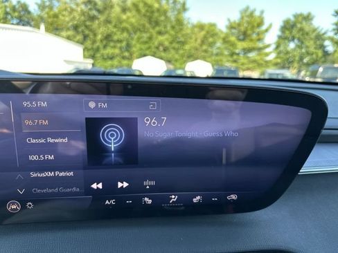 Used 2025 Buick Enclave Sport Touring w/ Power Package AWD/4WD image 14