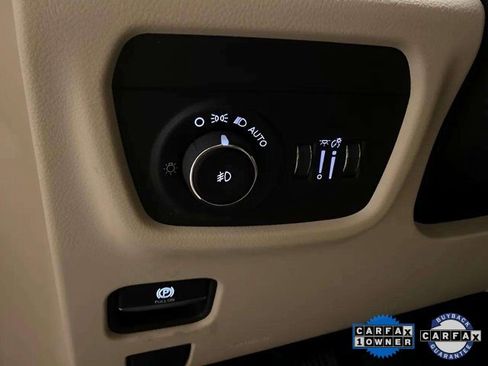 Used 2023 Jeep Grand Cherokee Limited w/ Luxury Tech Group II image 32