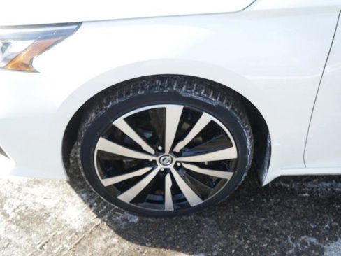 Certified 2020 Nissan Altima 2.5 Platinum image 9