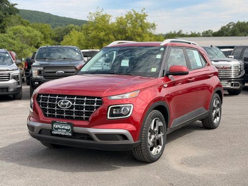 Used 2023 Hyundai Venue Limited FWD image 1