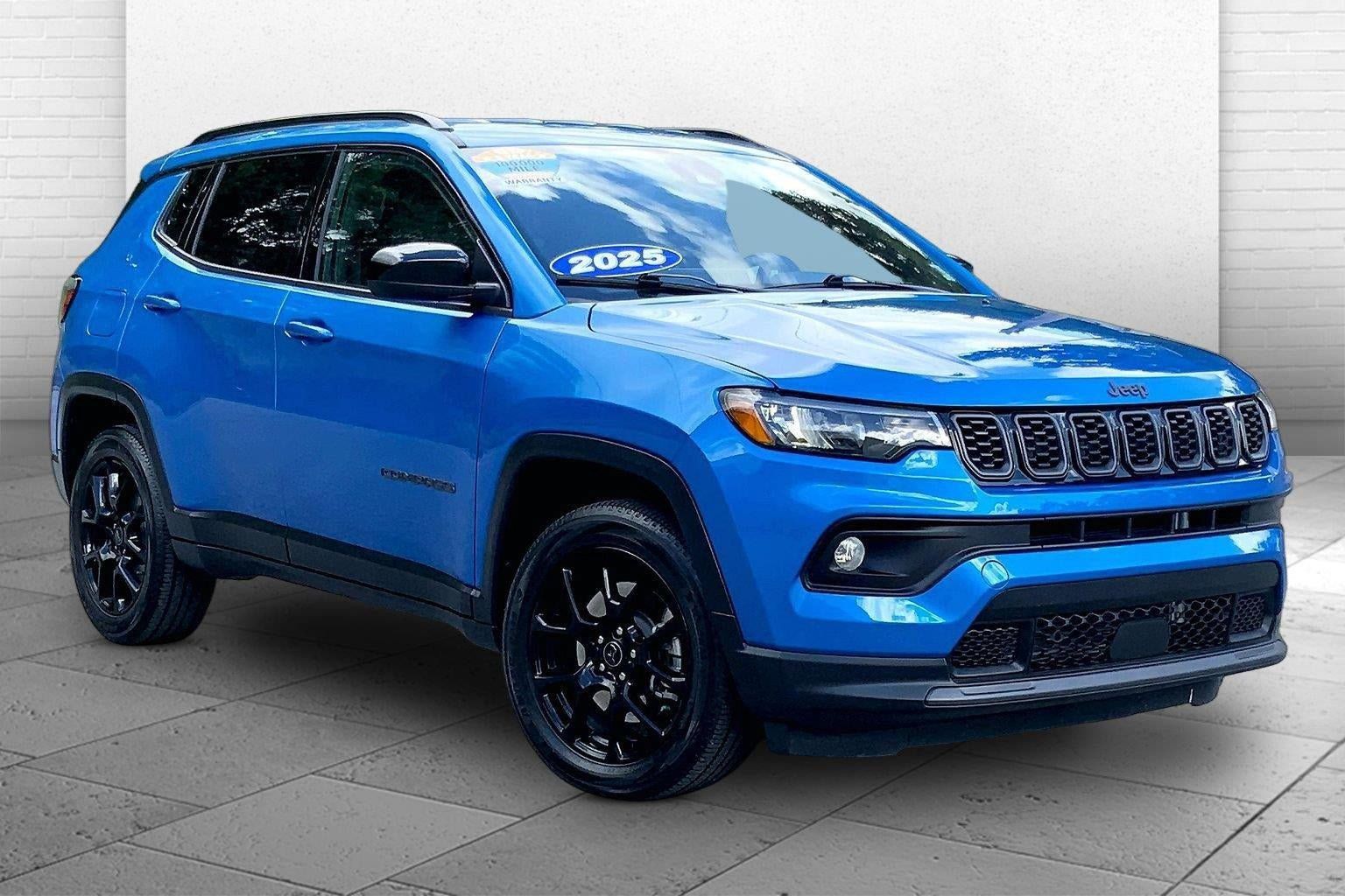 Used 2025 Jeep Compass Latitude w/ Altitude Special Edition AWD/4WD image 1