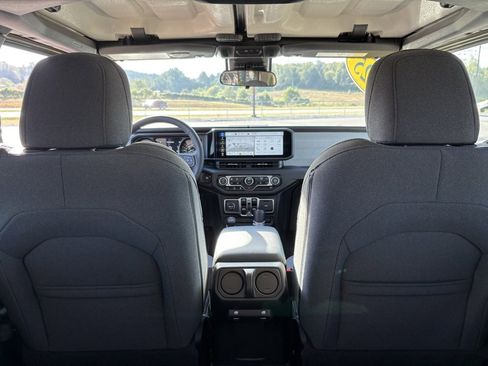 Used 2025 Jeep Wrangler Sport image 23