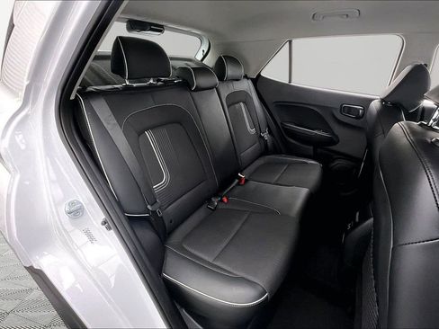 Used 2024 Hyundai Venue Limited FWD image 27