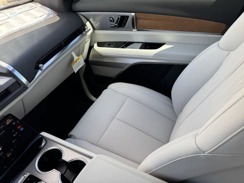 New 2026 Cadillac Vistiq Luxury image 17