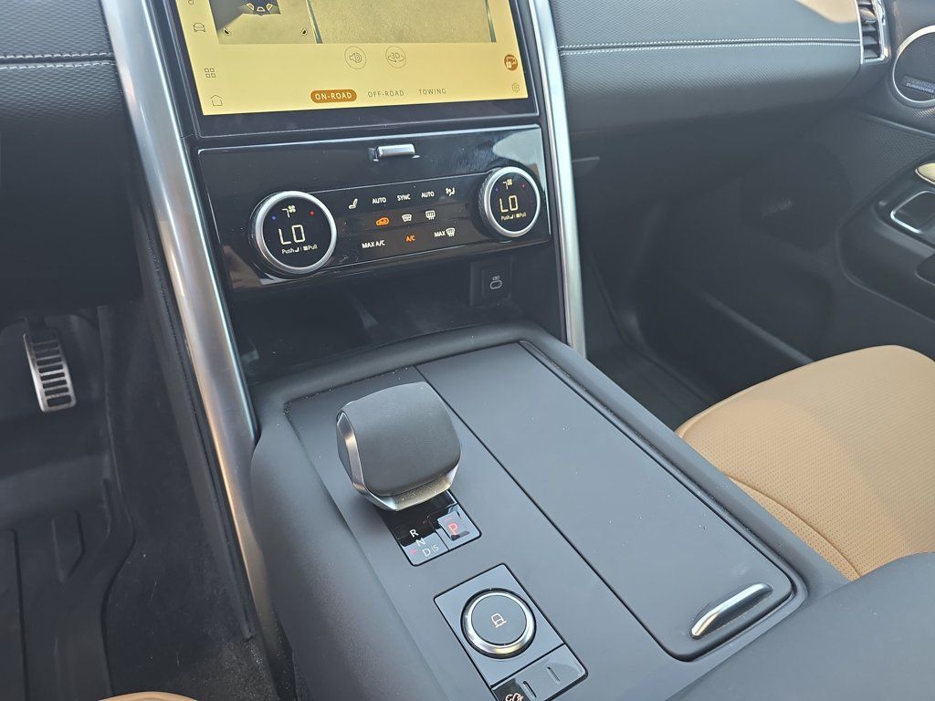 Certified 2024 Land Rover Discovery Dynamic SE AWD/4WD image 28