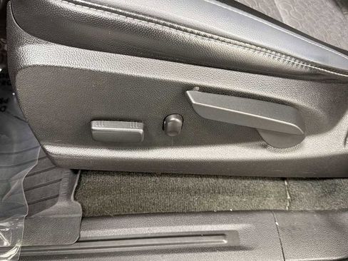 Used 2018 Chevrolet Colorado Z71 w/ Z71 Midnight Edition image 14