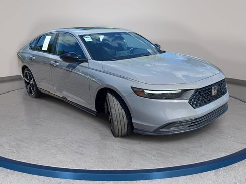 Used 2024 Honda Accord Sport image 3