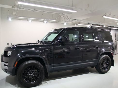 Used 2023 Land Rover Defender 110 S AWD/4WD image 3