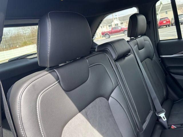 New 2026 Jeep Grand Cherokee Altitude AWD/4WD image 33