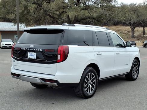 Certified 2025 Ford Expedition Platinum image 11