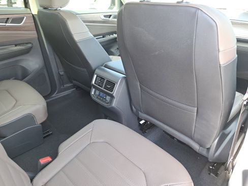 New 2026 Volkswagen Atlas SEL image 11