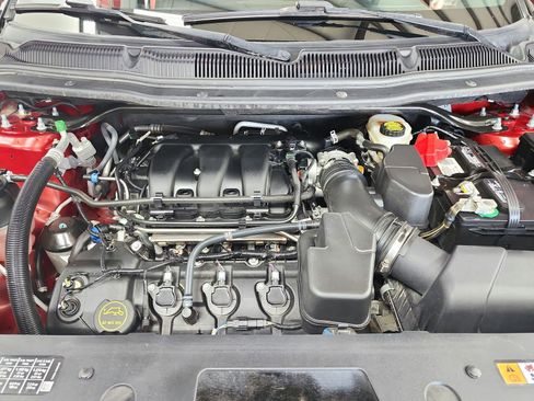 Used 2018 Ford Explorer XLT image 17