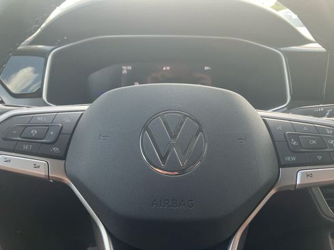 Used 2025 Volkswagen Taos SE FWD image 15