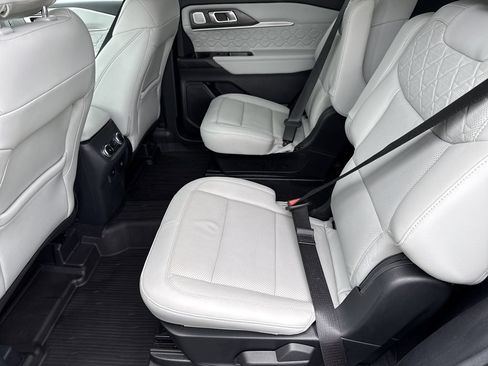 Used 2025 Ford Explorer Platinum w/ LUX Leather Package AWD/4WD image 21