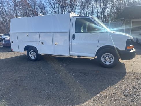 Used 2014 Chevrolet Express 3500 image 7