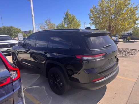 Used 2023 Jeep Grand Cherokee L Altitude AWD/4WD image 7