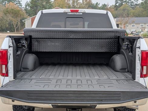 Used 2018 Ford F150 Lariat image 13