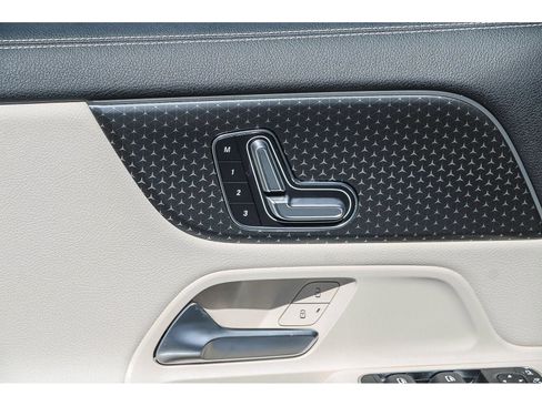 Certified 2025 Mercedes-Benz GLA 250 image 17