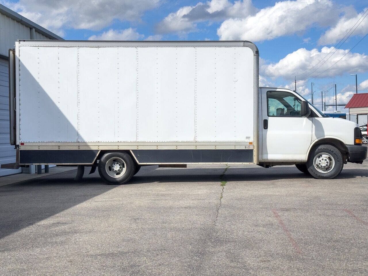 Used 2011 Chevrolet Express 3500 Extended RWD image 5