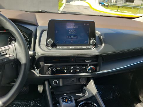 Used 2023 Nissan Rogue S AWD/4WD image 16