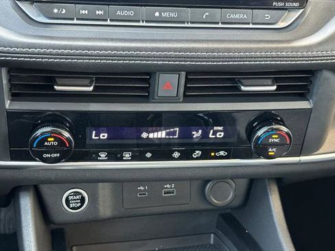 Used 2023 Nissan Rogue SV image 19