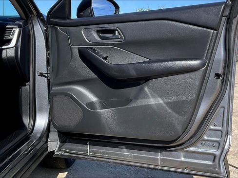 Used 2024 Nissan Rogue S image 23