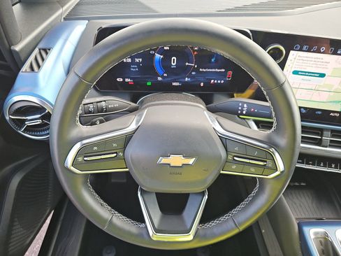 Used 2025 Chevrolet Equinox EV LT FWD image 11