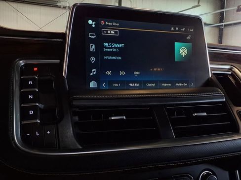 Used 2023 Chevrolet Suburban Premier AWD/4WD image 23