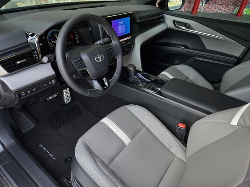 Used 2026 Toyota Camry SE w/ Convenience Package FWD image 7