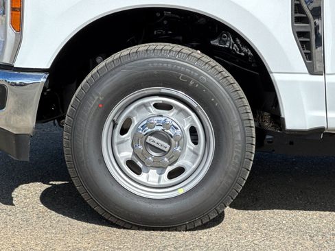 New 2026 Ford F250 XL w/ XL Chrome Package image 26