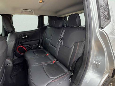 Used 2016 Jeep Renegade Trailhawk w/ Premium Trailhawk Package image 17