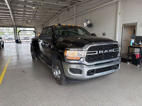 Used 2022 RAM 3500 Tradesman image 2